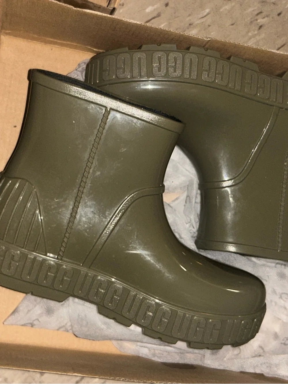UGG Women's Drizlita Waterproof Rain Boot size 7